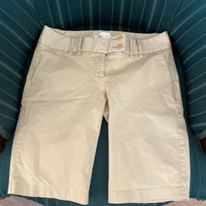 347) Old Navy Women’s Low Waist Shorts Size 6 EUC Khaki*